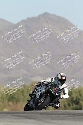 media/Dec-01-2025-Moto Forza (Mon) [[2daa91e15f]]/2-Intermediate Group/Session 2 Turn 9 Entry/